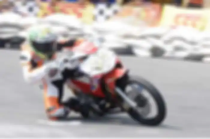 Menyiasati suhu panas yang tinggi, Honda Absolute Revop acuan Willy Hammer dari tim Honda Rinjani MPM NHK Kawahara ini disetting kompresi rendah. Bermain di VSC KYT FDR Pikoli (VKFP) Kejurnas Motoprix Region 2, seri VI, di Sirkuit Stadion Maguwoharjo