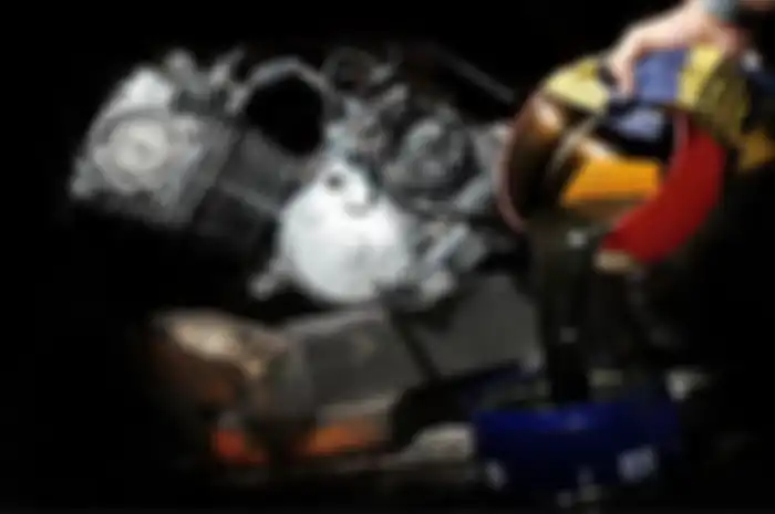 Jumlah motor yang terus meningkat berimbas kepada kebutuhan spare- parts. Salah satunya oli. Komponen ini termasuk kategori fast moving alias cepat ganti. Tidak heran, industri oli untuk roda dua juga terus berkembang.
