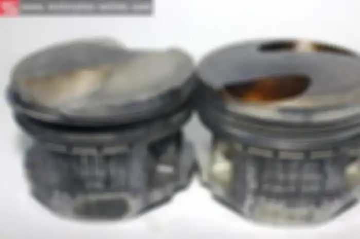 Piston dan bahan bakar di motor balap memungkinkan hasilnya jadi keputihan. Waduh, kok bisa? Sabar dulu, Cuy.