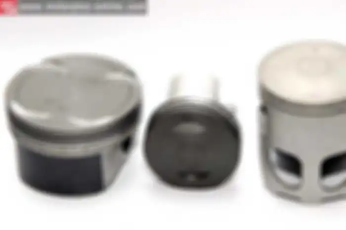 Jangan kaget bin bingung kalau pelototin piston, ternyata bisa beda warna antara satu piston dan lainnya.