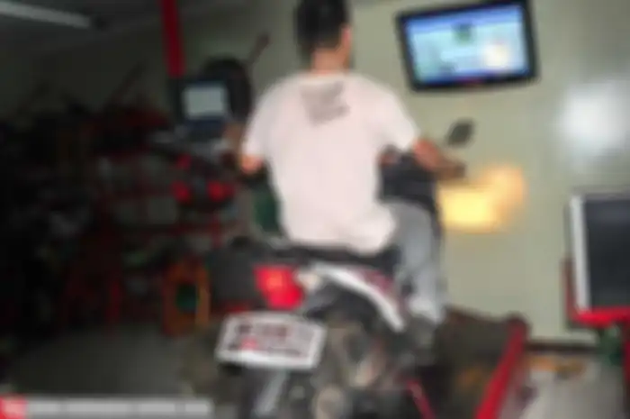 Umumnya motor-motor injeksi yang dijual di pasaran, diseting irit dan rpm mesin dibatasi (pakai limiter) oleh pabrikannya. Selain kejar irit BBM, juga agar emisi gas buangnya rendah.