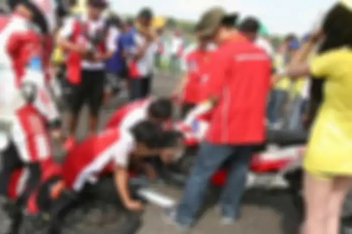 Mewajibkan ban semerek di balapan MotoPrix tanpa proses lewat tes oleh beberapa pembalap dengan waktu tertentu akan menyulitkan rider. Apalagi, mungkin saja ban yang wajib dipakai gradenya di bawah si karet bundar yang sudah dipakai musim sebelumnya.