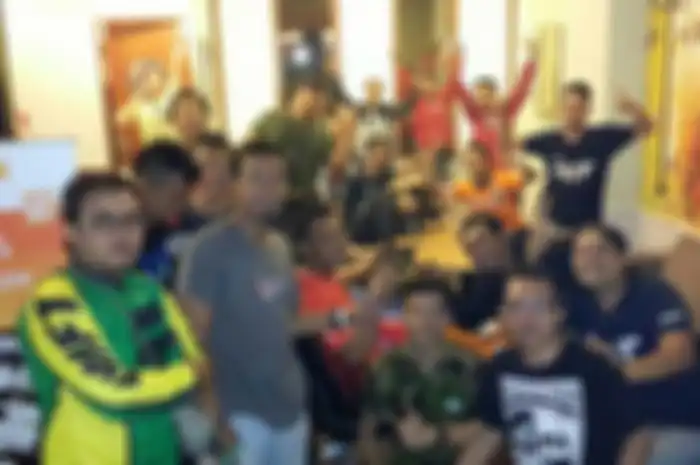 SMOG alias Supermotor Owner Group lakukan turing ke wilayah Indonesia Timur, tepatnya ke Pulau Komodo memang untuk yang pertama kali. Tapi untuk wilayah Indonesia lainnya, sudah pernah dijelajahi para penunggang motor garuk tanah versi on road itu.