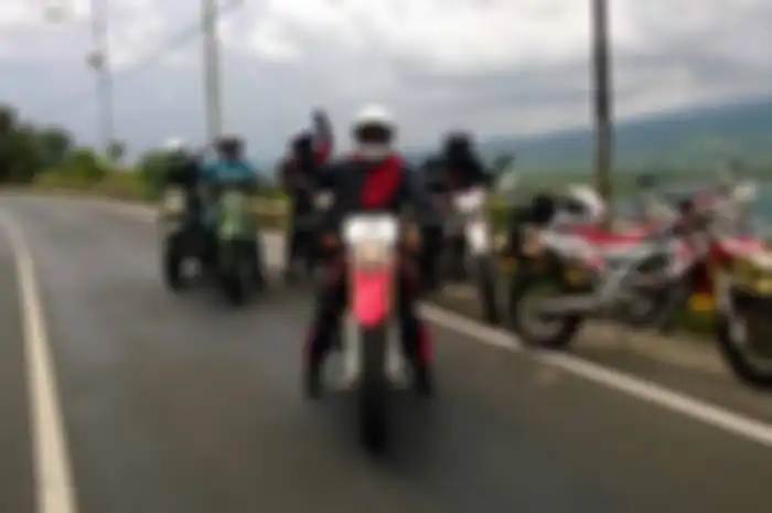 Meski sukses, perjalanan SMOG (Supermotor Owner Group) ke wilayah Indonesia Timur tepatnya Pulau Komodo, punya banyak cerita seru. Apalagi ajang Tour De Januari 2104 Komodo Island yang dimulai, Sabtu (11/1) lalu, dilakukan pada saat cuaca disana seda