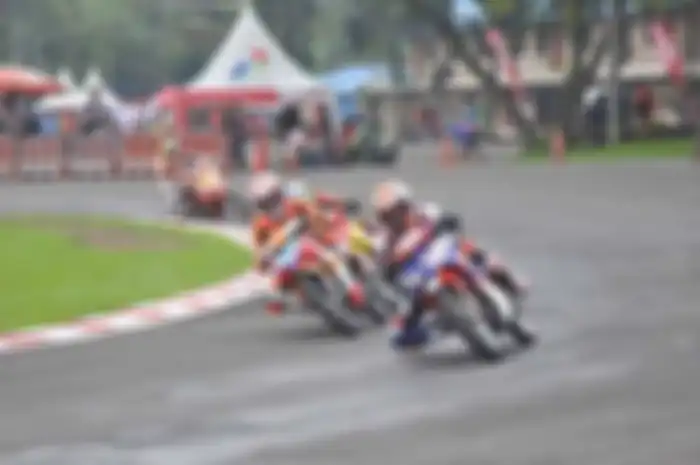 Banyak drama yang terjadi diseri pertama Kejurnas Motoprix region 2 yang berlangsung di sirkuit Karting, Sentul, Bogor, Jawa Barat, Minggu (9/3). Meski kondisi lintasan cenderung licin akibat gerimis kecil yang sempat turun, namun tidak mengendurkan 