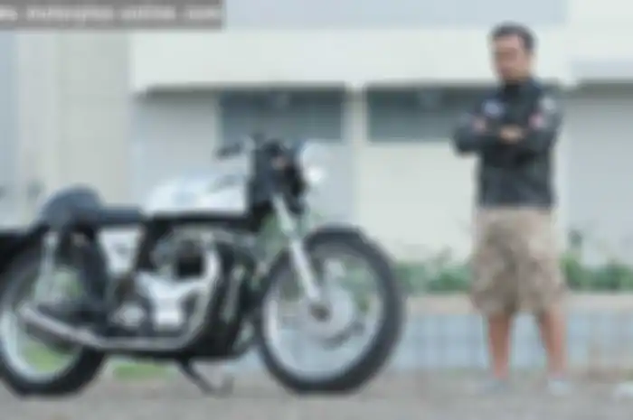 “Motor ini sudah sangat langka di dunia. Di Indonesia sendiri, jumlahnya tidak lebih dari 40 unit yang tersisa. Mungkin, yang masih sehat dan bisa jalan hanya sekitar 15 motor saja,” ucap Erry yang tnggal di Taman Galaxy Blok W No. 37, Bekasi, Jawa B
