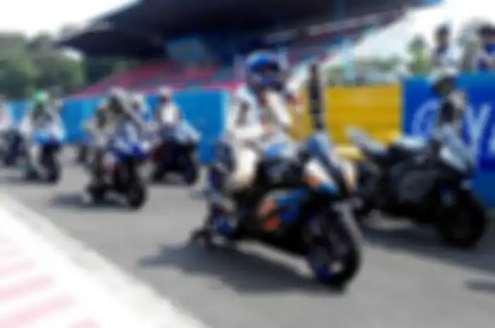 Setelah menggelar R-Day di Jakarta Minggu lalu, PT Yamaha Indonesia Motor Manufacturing (YIMM) hari ini (4/10) kembali menggelar acara untuk anggota komunitas Yamaha R-Series. Acara bertajuk Track-Day ini digelar di sirkuit International Sentul, Bogo