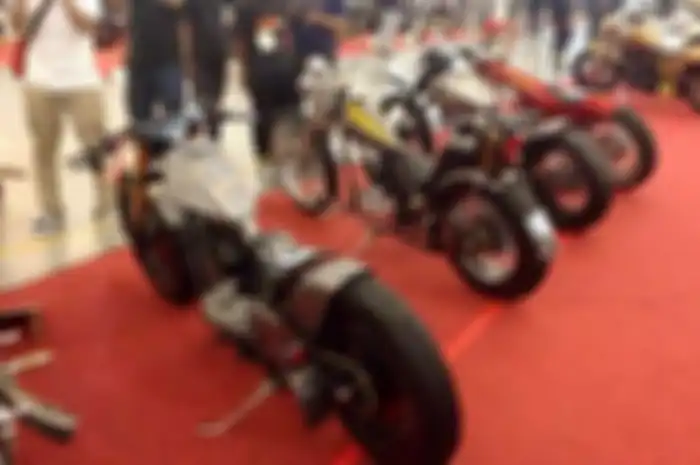 Seluruh motor peserta yang mengikuti Cleveland Bike Built Off Kustomfest 2014 sudah didisplay. Ada 10 motor Cleveland The Heist garapan builder tanah air yang sudah dimodifikasi sesuai konsepnya. Berikut penampakannya.