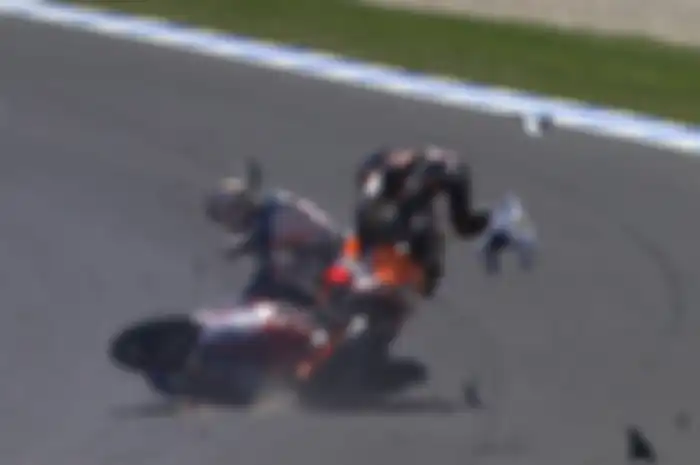 Sang Juara MotoGP tahun ini, Marc Marquez mengenang musim 2011 saat dia jadi rookie Moto2. Tahun 2011 jadi musim yang enggak bakal dilupakan Marc karena insiden tabrakan dengan Rathapark Wilairot di kelas Moto2. Kejadiannya saat di seri Sepang dan di