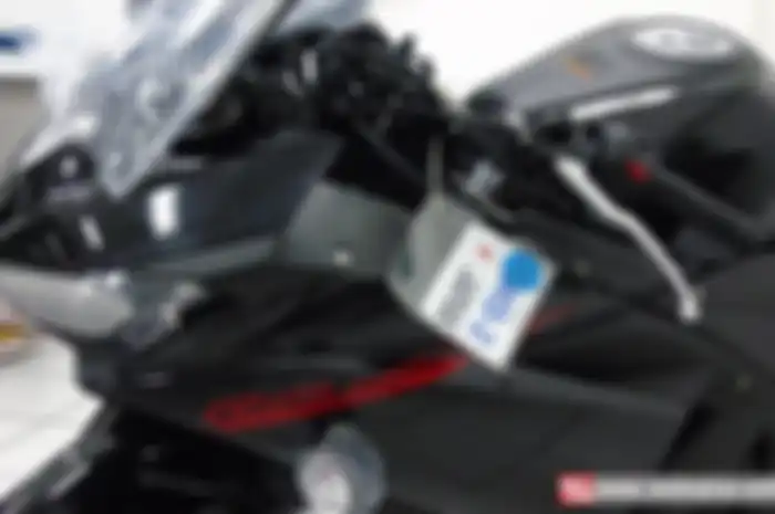 Program PT Yamaha Indonesia Motor Mfg (YIMM) mengekspor R25 akhirnya terealisasikan. Pekan ini ekspor dimulai dengan Jepang sebagai negara pertama yang beruntung mendapatkannya.