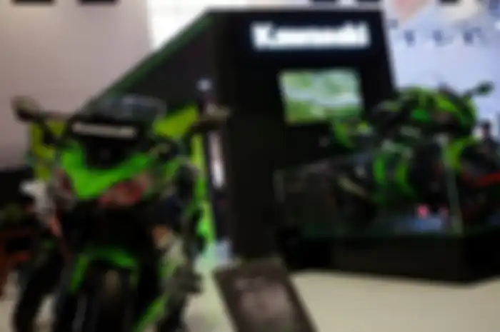 Di ajang IIMS 2017, PT Kawasaki Motor Indonesia memamerkan warna dan stripping baru di produknya. Apa saja itu?