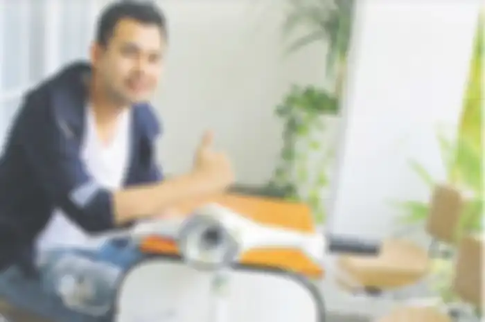 Di rumahnya, Raffi Ahmad punya banyak motor koleksi. Tetapi Vespa VBB 1962 ini yang paling unik. 