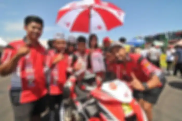 Karena ujung knalpot patah pembalap Sidrap Honda Daya KYT Nissin IRC Trijaya, Aldi didiskualifikasi di kelas MP6