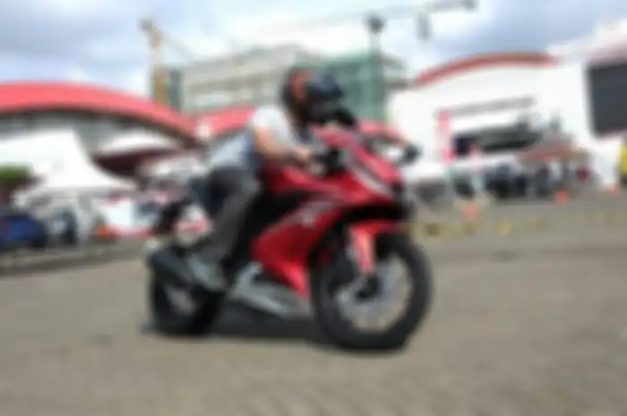 Lebih 500 pengunjung tes ride Yamaha R15 di MOTOR Plus Test Ride 