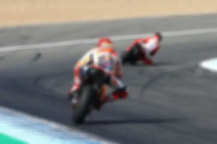 Ketat. Itulah perolehan waktu antara posisi pertama dan berikutnya di latihan resmi keempat MotoGP Jerez