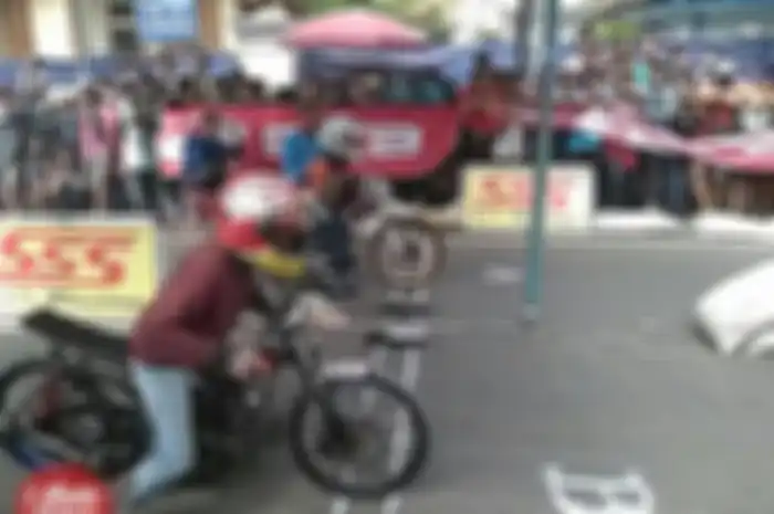 Event drag bike bertitel Gadhuro Drag Bike Open Championship Putaran-2 Piala Bupati Sragen di gelar di sirkuit Jl. Dr. Sutomo, Sragen, Jawa Tengah, Minggu, 07 Mei 2017.