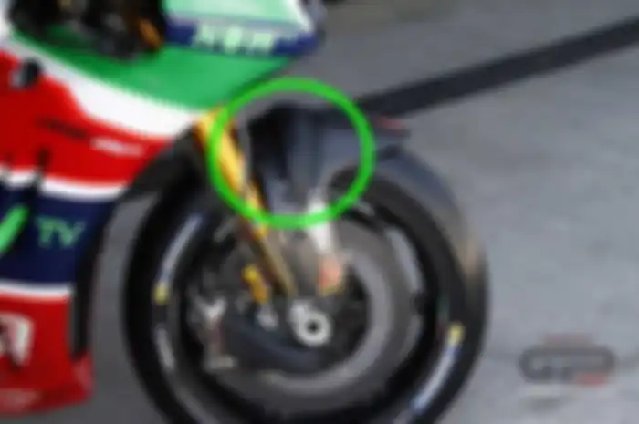 Tes resmi di MotoGP Jerez, tertangkap kamera pihak Michelin menggunakan sensor ban. 