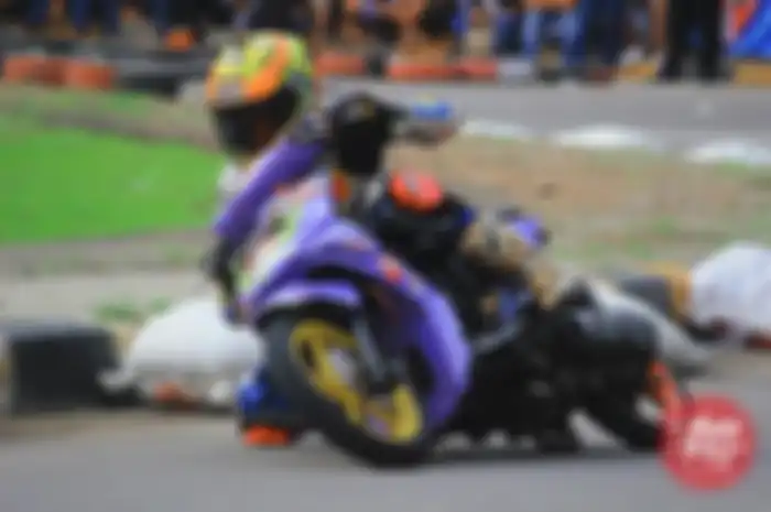 Skubek 130 cc gacoan Badboy Bersama Kawan2 alias BBKW2 ini, emang kuat digenjot hingga 100 lap.
Itu saat ngetes ban FDR di Sentul Karting, Bogor, Jawa Barat, beberapa waktu lalu.