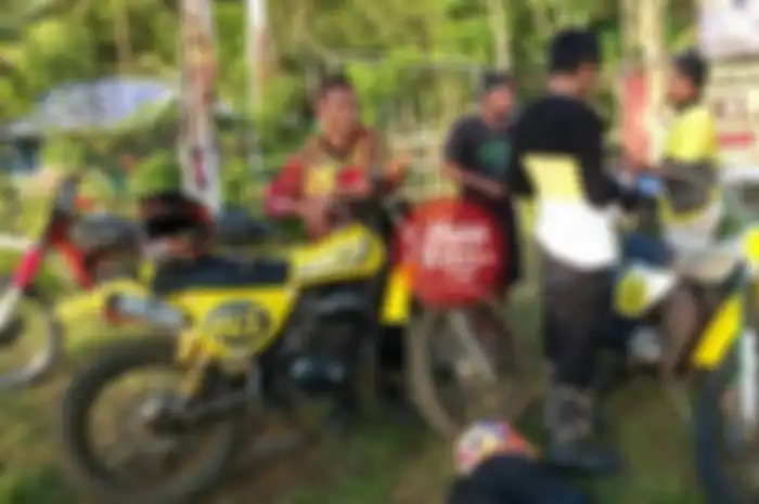 Penampilan trail jadul ini akan menjadi daya tarik tersendiri untuk penonton, karena perlengkapan pembalapnya pun seperti grasstracker pun jadul