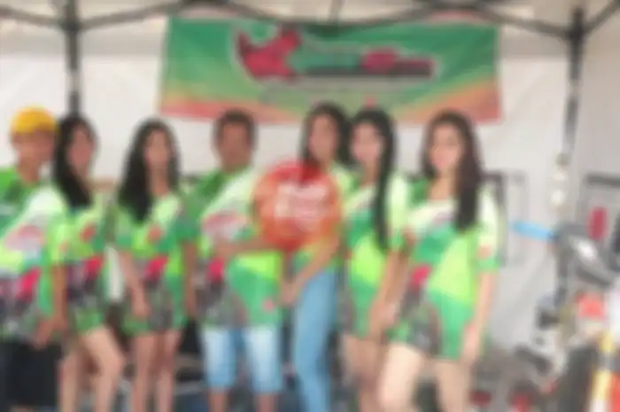 H. Samsul, pemilik EO Djava45 Production, salah satu agency atau penyalur umbrella girl untuk balap di kawasan Banten yang bisa dibooking. 