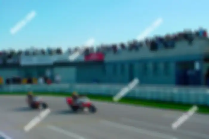 Tapi, fakta di foto-foto yang dikumpulkan www.marca.com,  Maverick Vinales bisa mengalahkan Marc Marquez