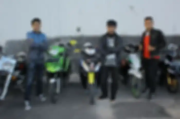 Ini nih salah satu klub kece dari Padang, namanya Honda Spacy Riders Club Padang (HSRC) yang doyang turing jarak jauh.  Seperti main ke Bekasi hingga Surabaya beberapa waktu lalu. Tentunya punya misi untuk mengenalkan komunitas dari Sumatera Barat.