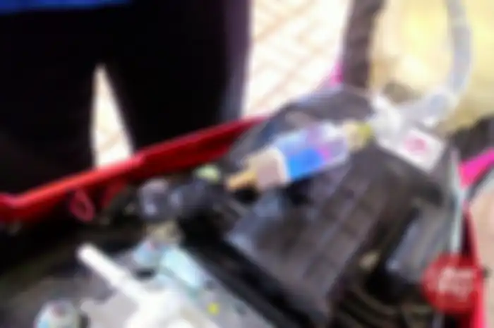 Tenang sob, kalau ente ngerti dan doyan utak-atik motor, gampang saja kok servis motor injeksi sendiri