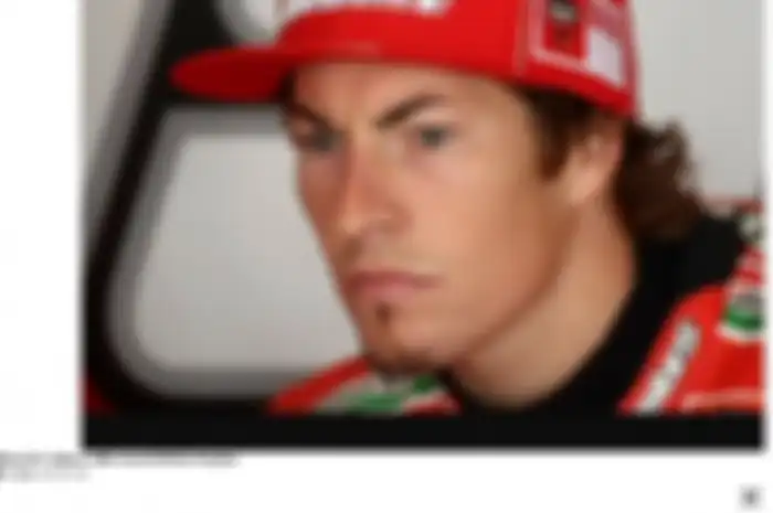 Banyaknya kasih support untuk pembalap Amerika ini karena memang Nicky Hayden dikenal sangat ramah dengan pembalap MotoGP yang lain