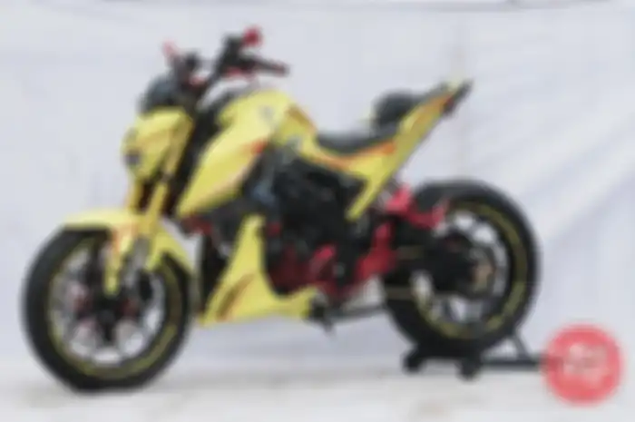 “Karena pilihan komponen Xabre belum banyak, itu diakali pakai beberapa aksesoris Yamaha YZF-R15 dan V-ixion,” buka Hafi.