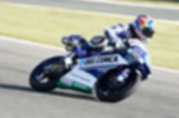 Sesi kualifikasi Moto3 Prancis di Sirkuit Le Mans telah selesai digelar. Posisi start terdepan besok berhasil diraih oleh Jorge Martin.
