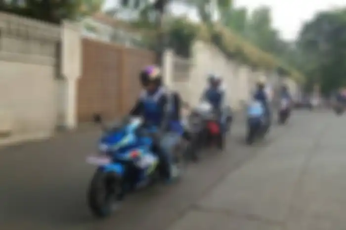 Para wartawan mengendarai SuzukiGSXR 150 keliling Jakarta dalam gelaran SunmorI GI JOE 
