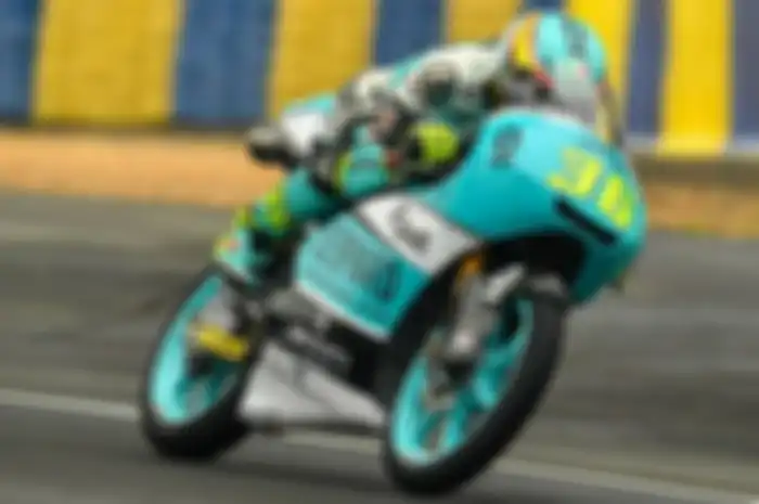 Kelas capung alias Moto3 di Sirkuit Le Mans, Prancis sempat diwarnai insiden red flag di lap kedua. 