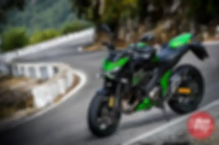 “Beberapa bulan terakhir, yang laris itu motor-motor naked. Untuk motor keluaran Eropa seperti Ducati Monster series, MV Agusta Brutale, BMW GS 1200 dan beberapa model naked lainnya,” ucap Ikbal Amir, Sales Marketing Moto8 yang jual moge second di Jl
