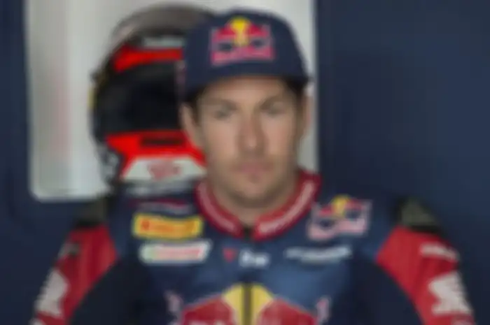 Di tahun 2002 atau tahun ketiganya berlaga di AMA Superbike, Hayden sudah berhasil menjadi juara termuda selama sejarah AMA.
