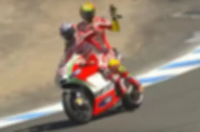 “Dia merupakan teman paddock terbaikku.” Itulah yang diungkapkan Valentino Rossi tentang Nicky Hayden.