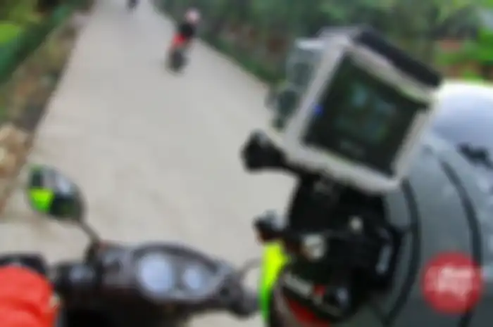 Apa sih motovlogger? Doi adalah salah satu riders yang menyukai kegiatan merekam video, pakai camera action di atas motor