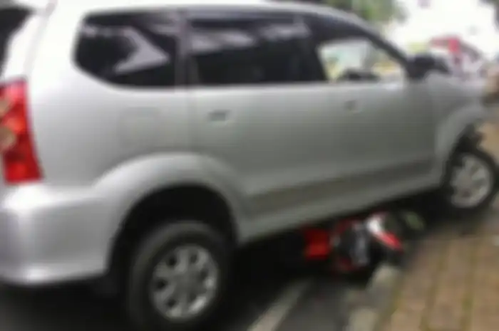 Kecelakaan terjadi karena pengendara mobil mengalami epilepsi