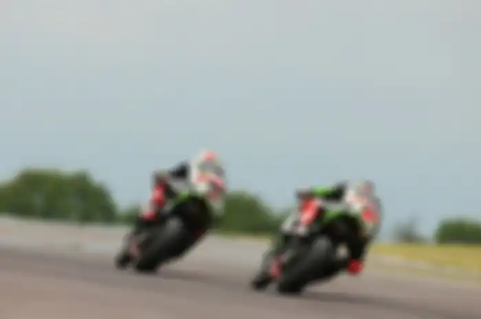 Race kedua World Superbike (WSBK) Inggris yang digelar di Donington Park (28/5) diwarnai dengan banyaknya insiden kecelakaan.