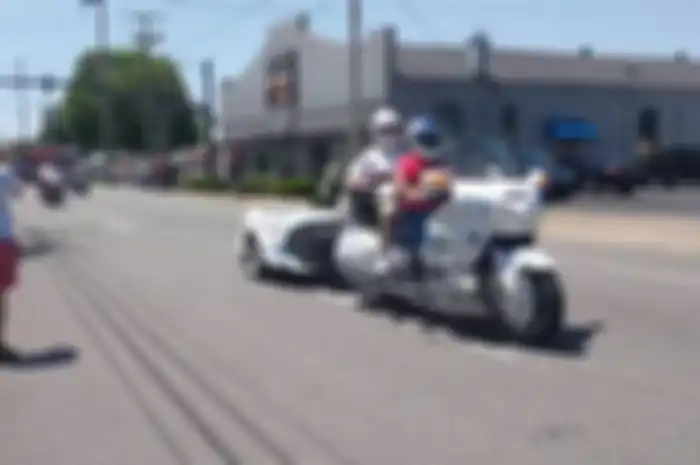Owensboro, Kentucky, Amerika, diantar ribuan motor dari segala jenis dan merek. Owensboro, Kentucky, Amerika, kampung halaman Nicky Hayden