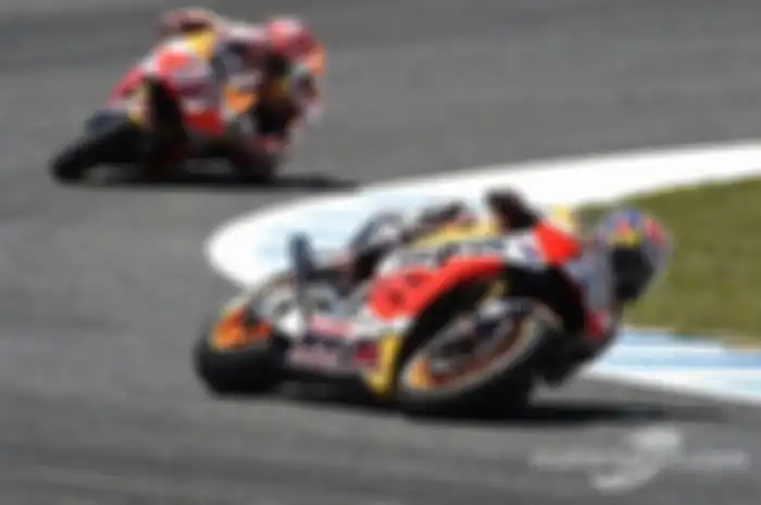 Apa sih kunci Dani Pedrosa bisa konsisten di MotoGP musim 2017 ini. Rekan satu timnya, Marc Marquez meyakini penggunaan ban depan lebih empuk merupakan kuncian performa Dani Pedrosa.

