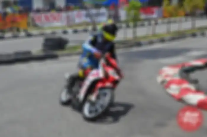 Honda Blade 125 FI tunggangan Renggi Lukmana, nyaris double winner di Honda Dream Cup kelas HDC 3. 