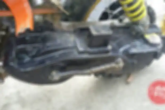 Matic terobos banjir atau melintas kubangan air dan lumpur siap takut. Tetapi harus diperhatikan area CVT jangan sampai air atau lumpur masuk ke area CVT