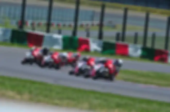 "Tidak seperti sirkuit yang sudah kami jalani sebelumnya, hampir semua tikungan di sirkuit Suzuka ini membutuhkan teknik khusus untuk dilalui," jelas Lucky yang memang baru kali ini menjajal sirkuit sepanjang 5,8 km itu.