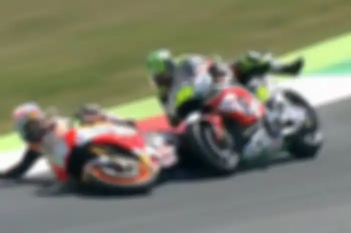Kemungkinan awal, Dani Pedrosa menabrak Cal Crutchlow karena kehilangan traksi ban depan.