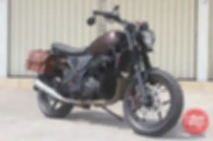 “Pertama beli sih keren dan bangga dipakai riding karena bergaya sport. Tapi lama-lama bosan juga dengan gaya sport,” tukasnya.