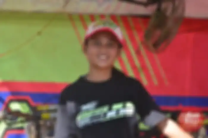 Rezza Pebriani Tracker Cewek