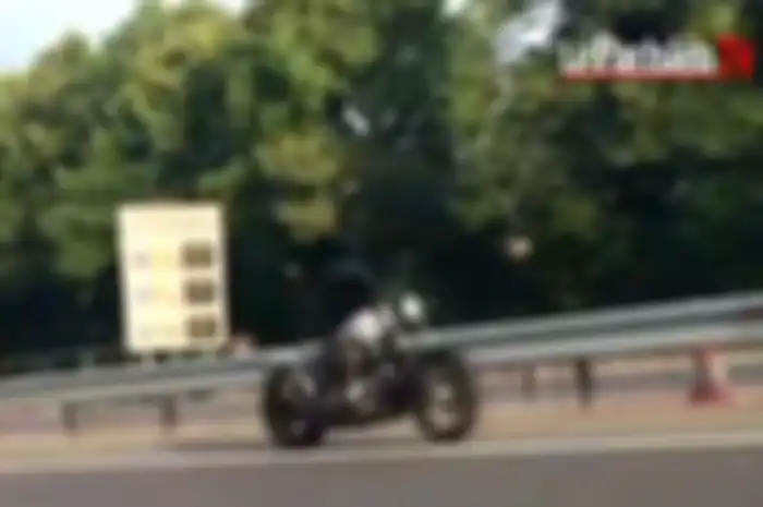 Video yang berdurasi enggak sampai 1 menit dan 30 detik sudah bukan lagi Ghost Rider, tapi Ghost Motorbike