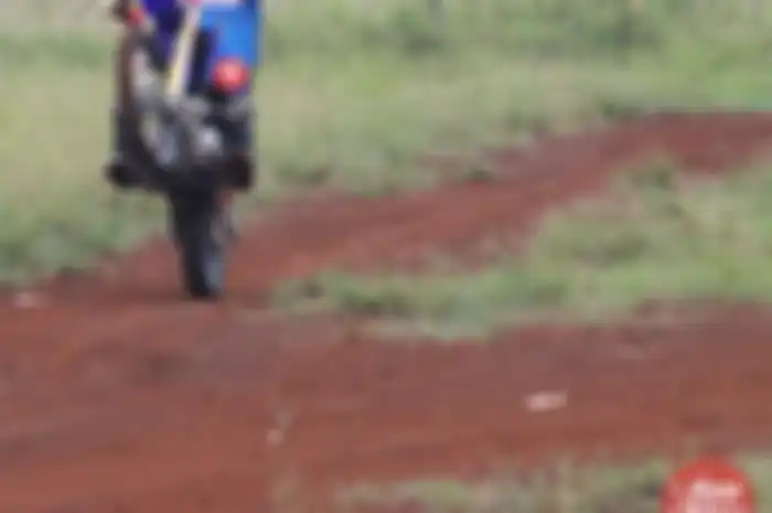 Bertarung di sirkuit grasstrack, wajib punya kuda pacul mumpuni, baik performa maupun kaki-kaki. 