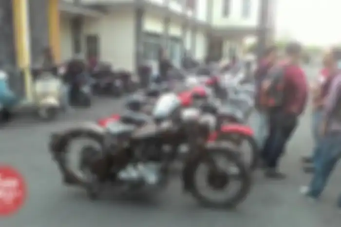 "Maunya kita bikin event yang bisa jadi sarana berkomunikasi bikers yang ada di kota ini, biar kalo masing-masing ada kegiatan bisa saling bantu," bilang Victor Apri, dedengkot Djiedor Riders.