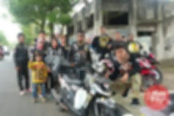 Pemotor Ini Istirahat Di Sembarang Tempat, Ini Alasannya

